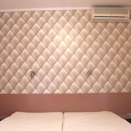 Apartment Sun Village Crib *